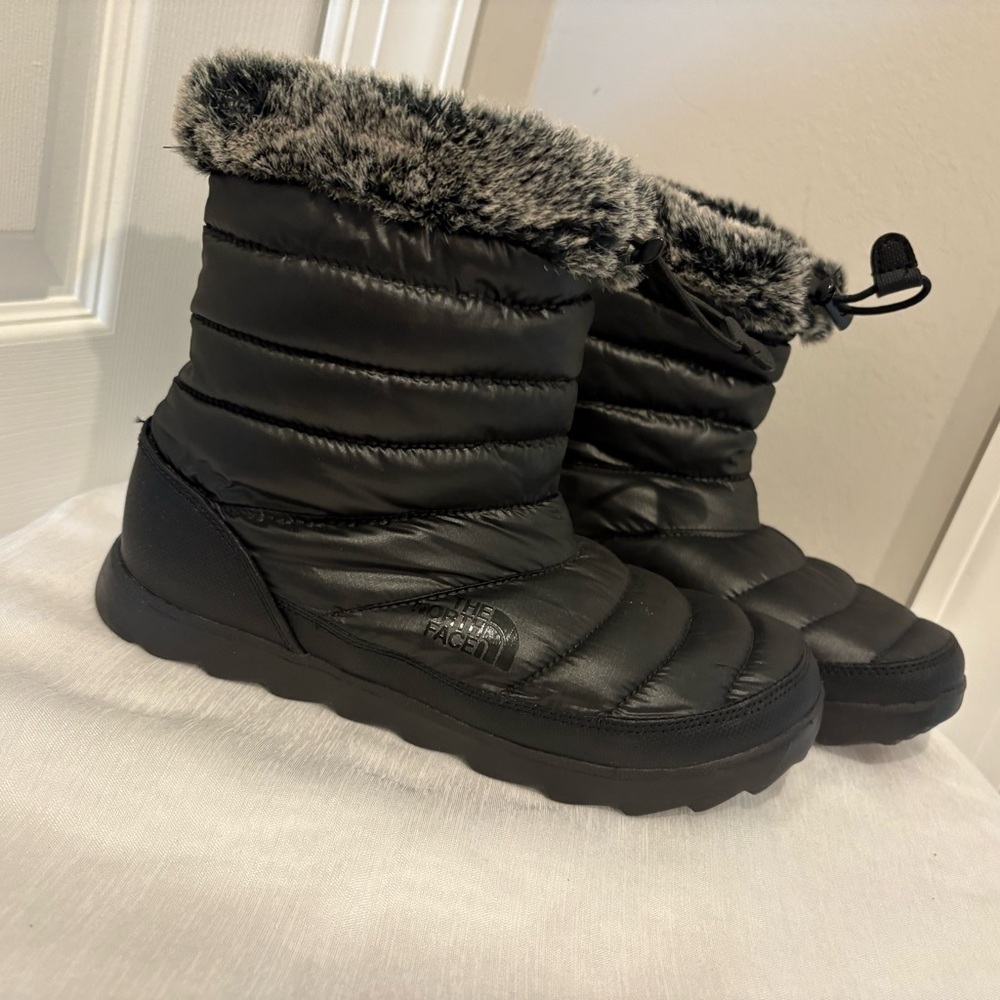 The North Face Women's Black Insulated Boots